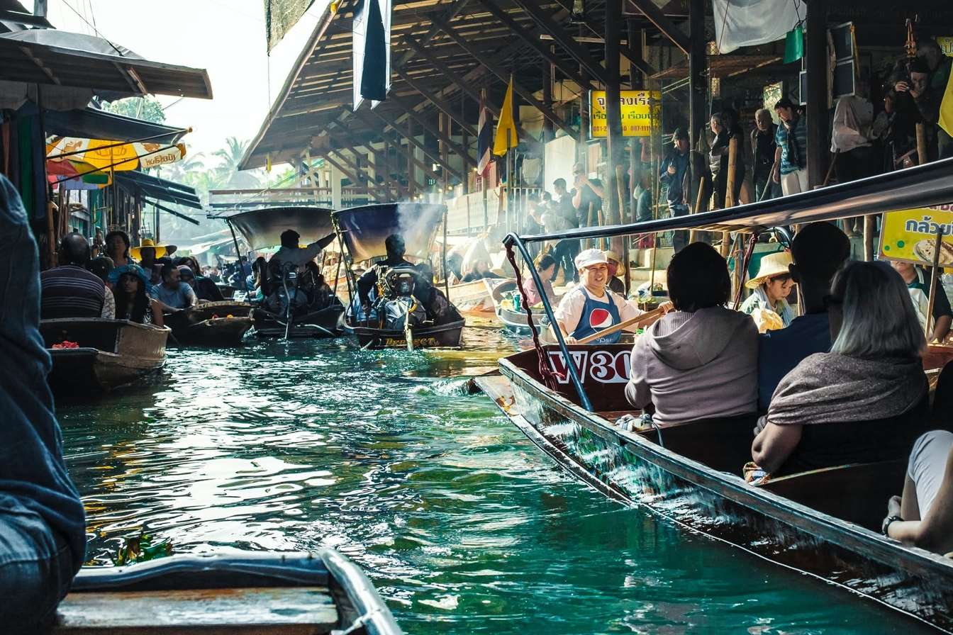Damnoen market