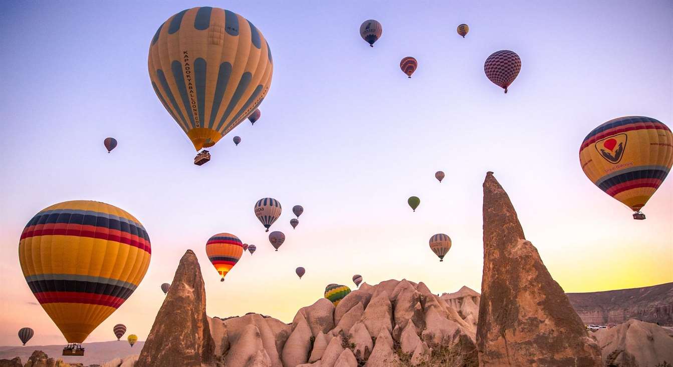 air ballons flighing